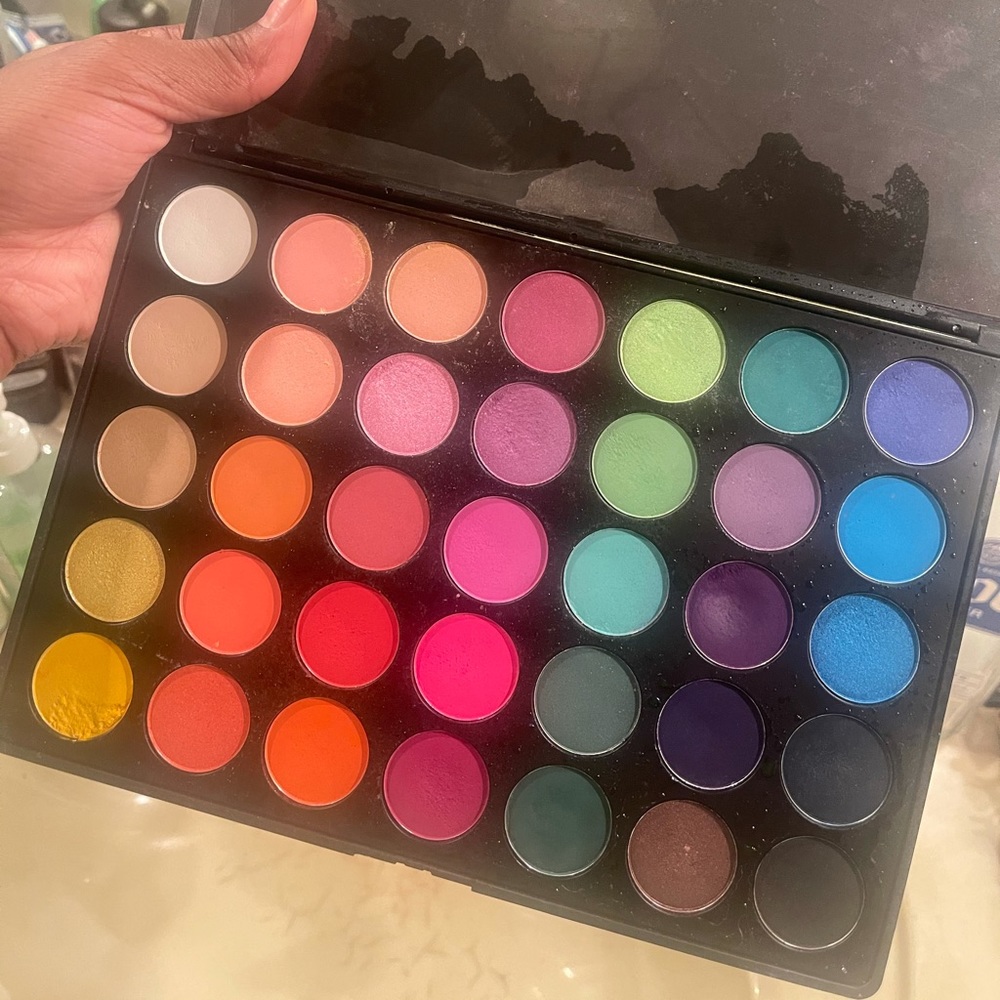 Morphe 35B (Discontinued) Palette
